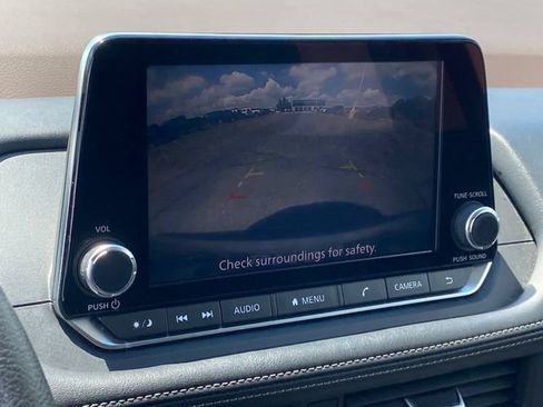 Used 2023 Nissan Rogue SV FWD image 11