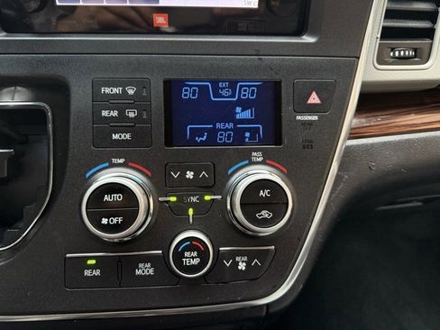 Used 2017 Toyota Sienna Limited image 18