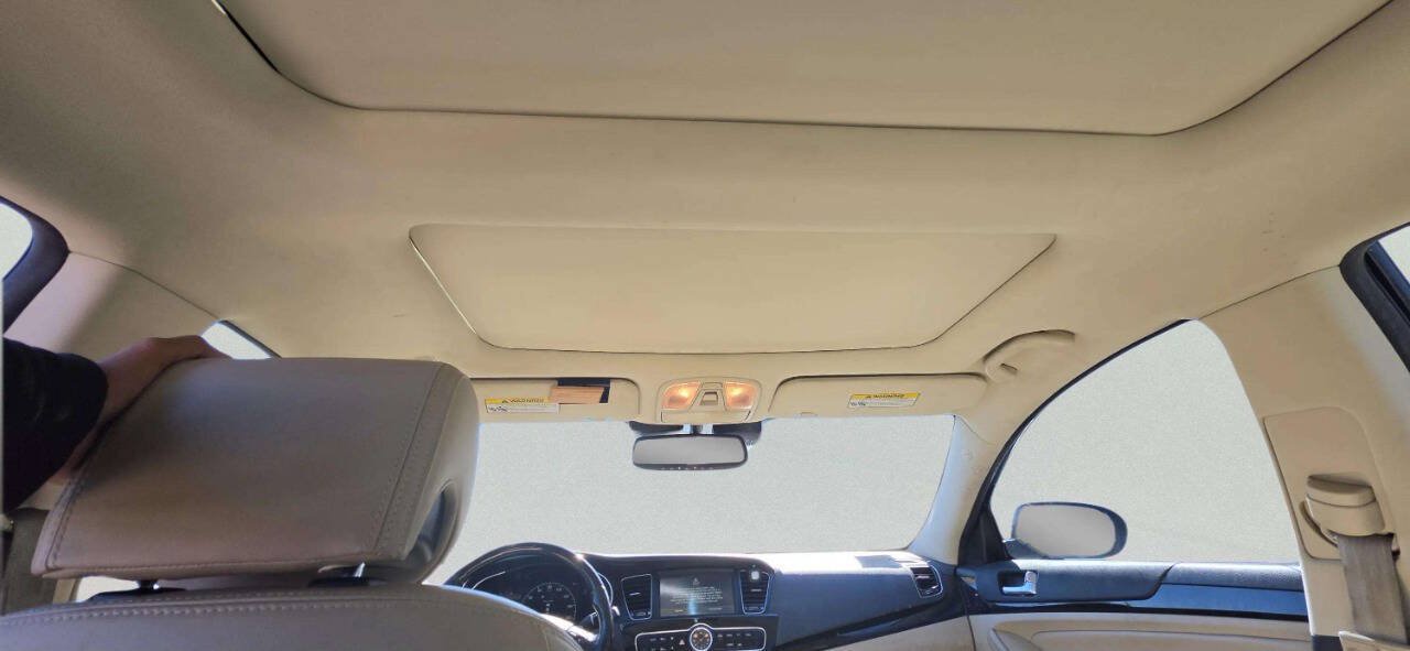 Used 2014 Kia Cadenza Premium w/ Technology Package FWD image 9