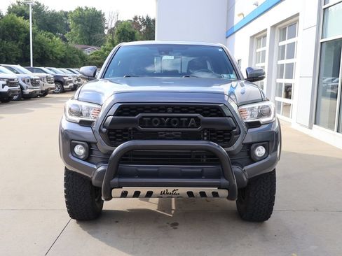 Used 2021 Toyota Tacoma TRD Off-Road w/ Technology Package AWD/4WD image 5
