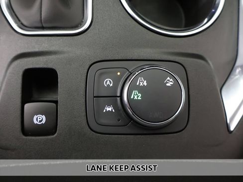 Used 2023 Chevrolet Traverse LT AWD/4WD image 3
