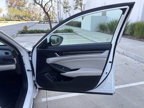 Used 2020 Honda Accord EX image 15
