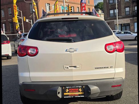 Used 2011 Chevrolet Traverse LT w/ Personal Connectivity Package FWD image 10