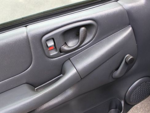 Used 2003 Chevrolet S10 Pickup 2WD Extended Cab image 12
