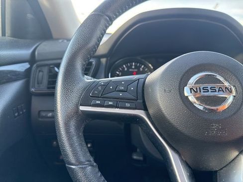 Used 2019 Nissan Rogue SL w/ Premium Package FWD image 17