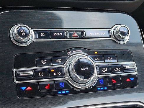 Certified 2022 Lincoln Nautilus Reserve AWD/4WD image 16