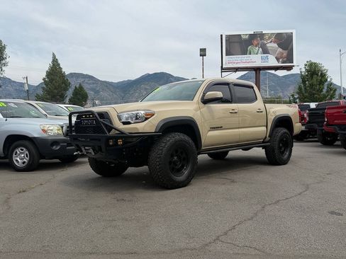 Used 2018 Toyota Tacoma TRD Off-Road w/ Technology Package AWD/4WD image 1