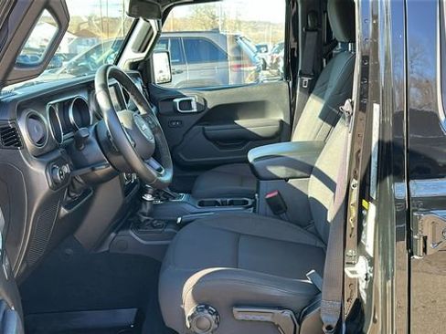 Used 2022 Jeep Gladiator Willys image 9