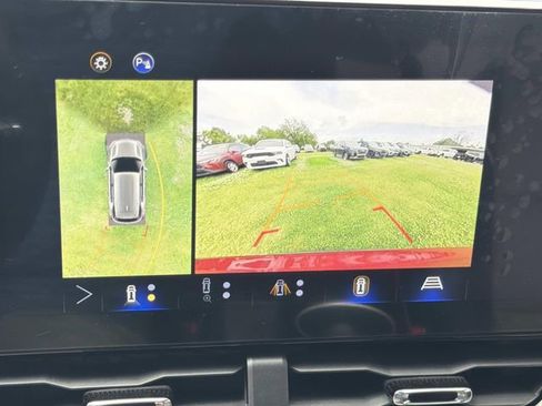 Used 2025 Chevrolet Equinox LT w/ Convenience Package II image 33