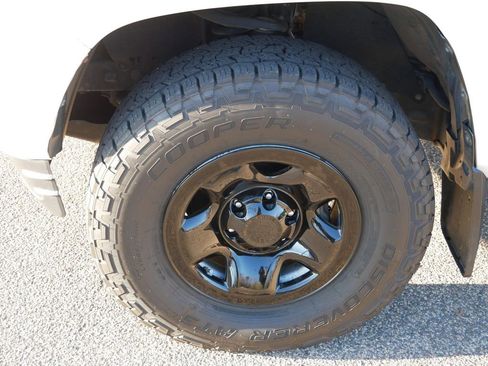 Used 2019 Toyota Tacoma SR image 18