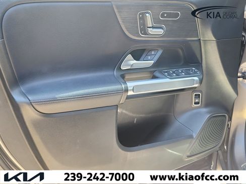 Used 2020 Mercedes-Benz GLB 250 4MATIC image 25