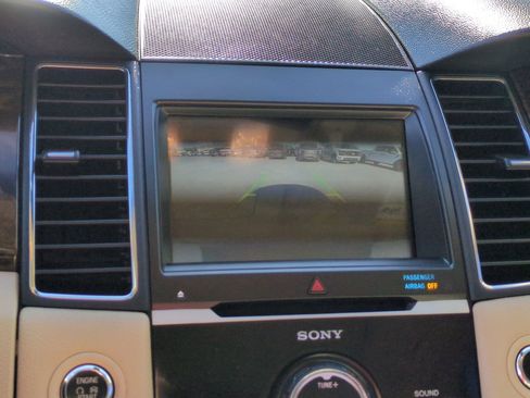 Used 2018 Ford Taurus Limited image 25