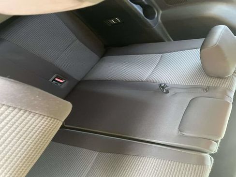Used 2022 Toyota Highlander LE FWD image 13
