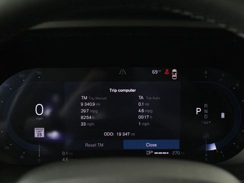 Certified 2025 Volvo XC40 B5 Plus image 12