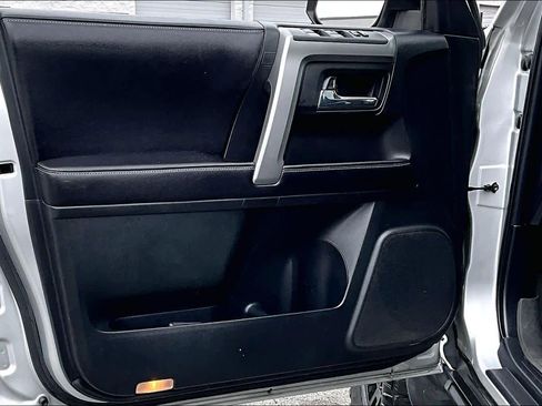 Used 2016 Toyota 4Runner SR5 Premium image 20