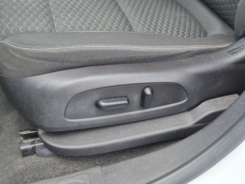 Used 2019 GMC Acadia SLE FWD image 17