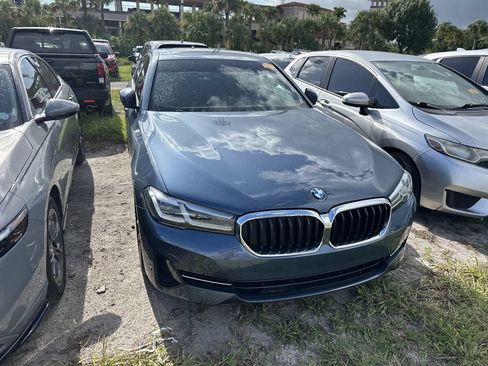 Used 2023 BMW 530i w/ Premium Package RWD image 3