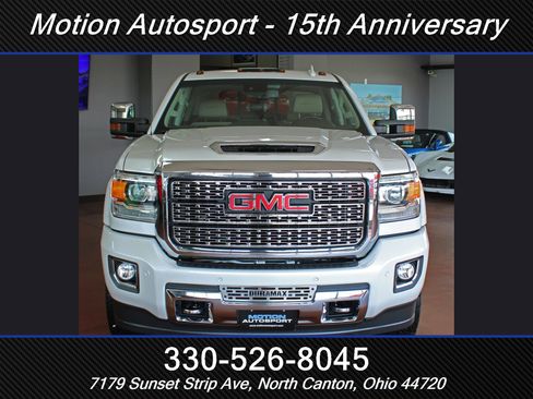 Used 2019 GMC Sierra 2500 Denali w/ Duramax Plus Package AWD/4WD image 4