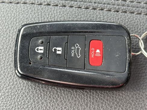 Used 2023 Toyota RAV4 XLE Premium image 14