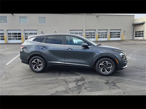 Used 2023 Kia Sportage LX image 9