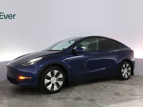 Used 2023 Tesla Model Y Long Range image 18