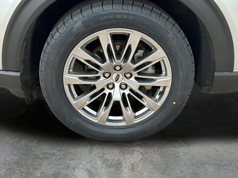 Used 2025 Ford Explorer Platinum AWD/4WD image 7