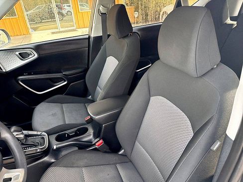 Used 2022 Kia Soul LX w/ Technology Package FWD image 9