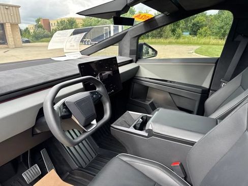 Used 2024 Tesla Cybertruck Cyberbeast AWD/4WD image 10