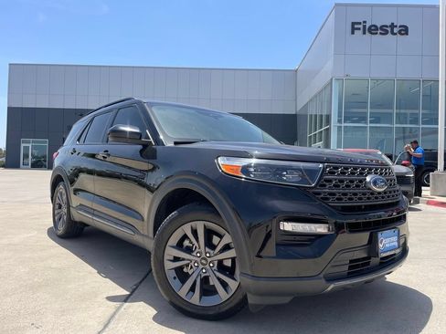 Used 2023 Ford Explorer XLT w/ Equipment Group 202A RWD image 1