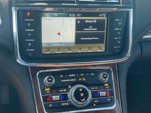 Used 2017 Lincoln Continental Reserve w/ Technology Package AWD/4WD image 8