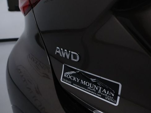 Used 2018 INFINITI QX30 Premium w/ Navigation Package image 11