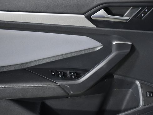 Used 2025 Volkswagen Jetta SE image 21