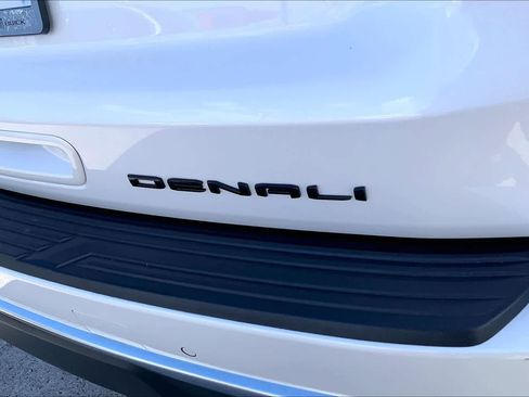Used 2023 GMC Yukon XL Denali w/ Advanced Technology Package AWD/4WD image 7