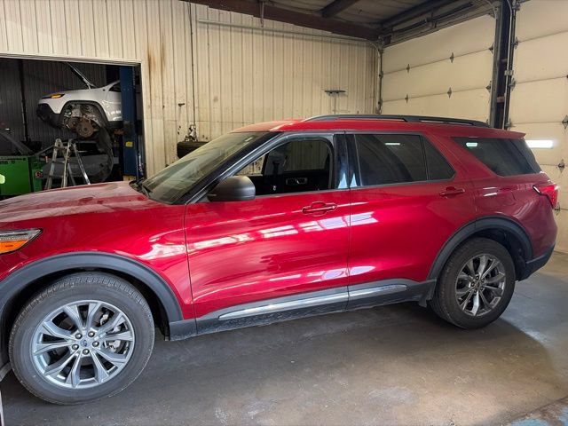 Used 2021 Ford Explorer XLT w/ Equipment Group 202A AWD/4WD image 1