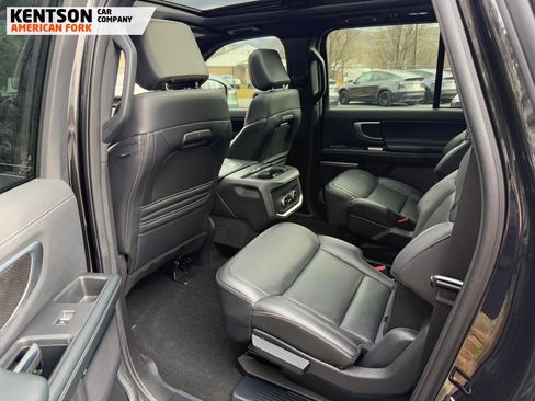 Used 2025 Ford Expedition Max Platinum w/ Stealth Appearance Package image 38