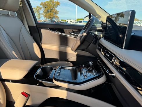 Certified 2023 Lincoln Nautilus Reserve w/ Equipment Group 202A image 15