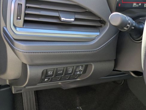 Used 2025 Subaru Forester Limited image 30