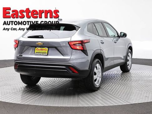 Used 2024 Chevrolet Trax LS FWD image 5