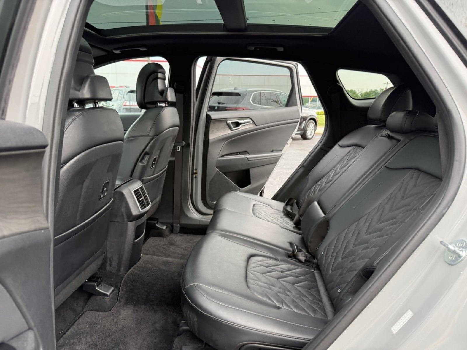 Used 2024 Kia Sportage X-Line w/ X-Line Premium Package AWD/4WD image 31