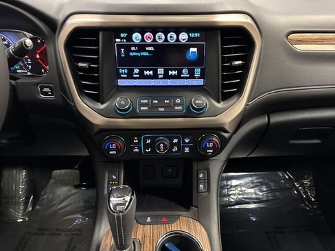 Used 2019 GMC Acadia Denali w/ Technology Package FWD image 13