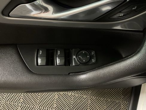 Used 2019 Chevrolet Blazer LT image 17