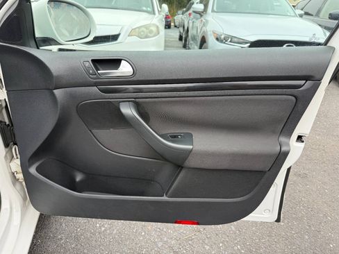 Used 2011 Volkswagen Jetta S FWD image 28