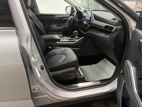Used 2022 Toyota Highlander Platinum AWD/4WD image 36