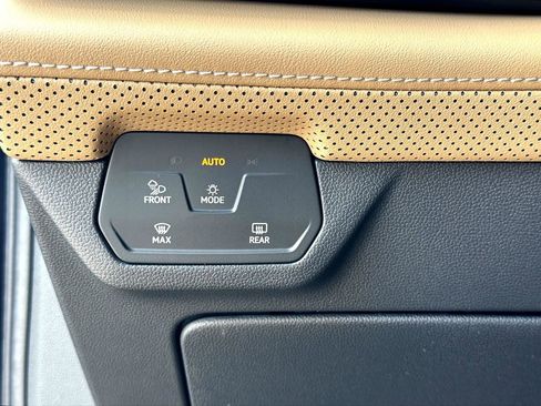 New 2026 Volkswagen Atlas Cross Sport SE FWD image 16