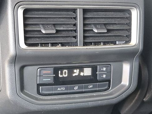 Used 2024 Volkswagen Atlas SE AWD/4WD image 31