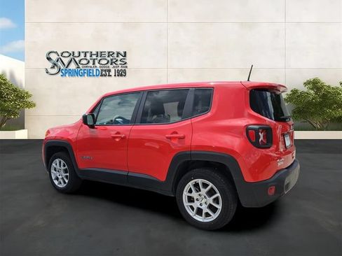 Used 2023 Jeep Renegade Latitude AWD/4WD image 3