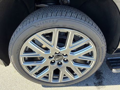 Certified 2025 GMC Yukon Denali Ultimate image 11