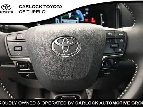 Used 2025 Toyota Camry SE w/ Convenience Package FWD image 21