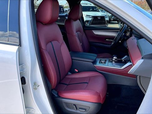 Used 2025 MAZDA CX-70 3.3 Turbo w/ Premium Plus Pkg image 8