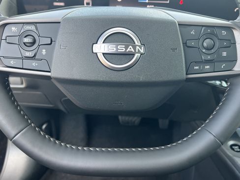 Used 2026 Nissan Sentra SV w/ SV Convenience Package FWD image 9